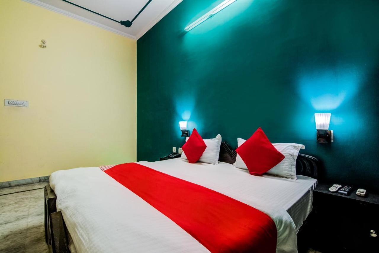 Oyo Hotel Malhotra Джапур Экстерьер фото
