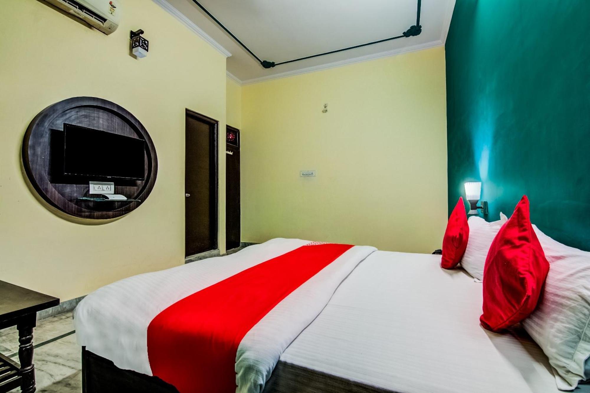 Oyo Hotel Malhotra Джапур Экстерьер фото
